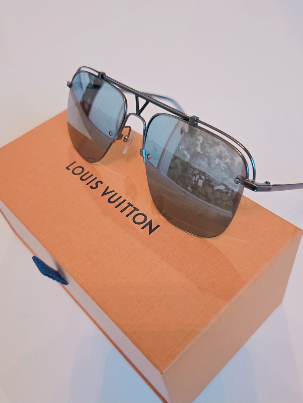 Louis Vuitton Silver Gunmetal Metal Aviator Sunglasses Mirror Lense - Picture 6 of 7